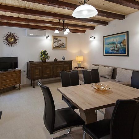 Holiday Home Nika Omišalj Εξωτερικό φωτογραφία