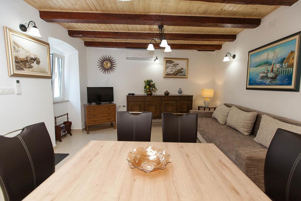 Holiday Home Nika Omišalj Εξωτερικό φωτογραφία